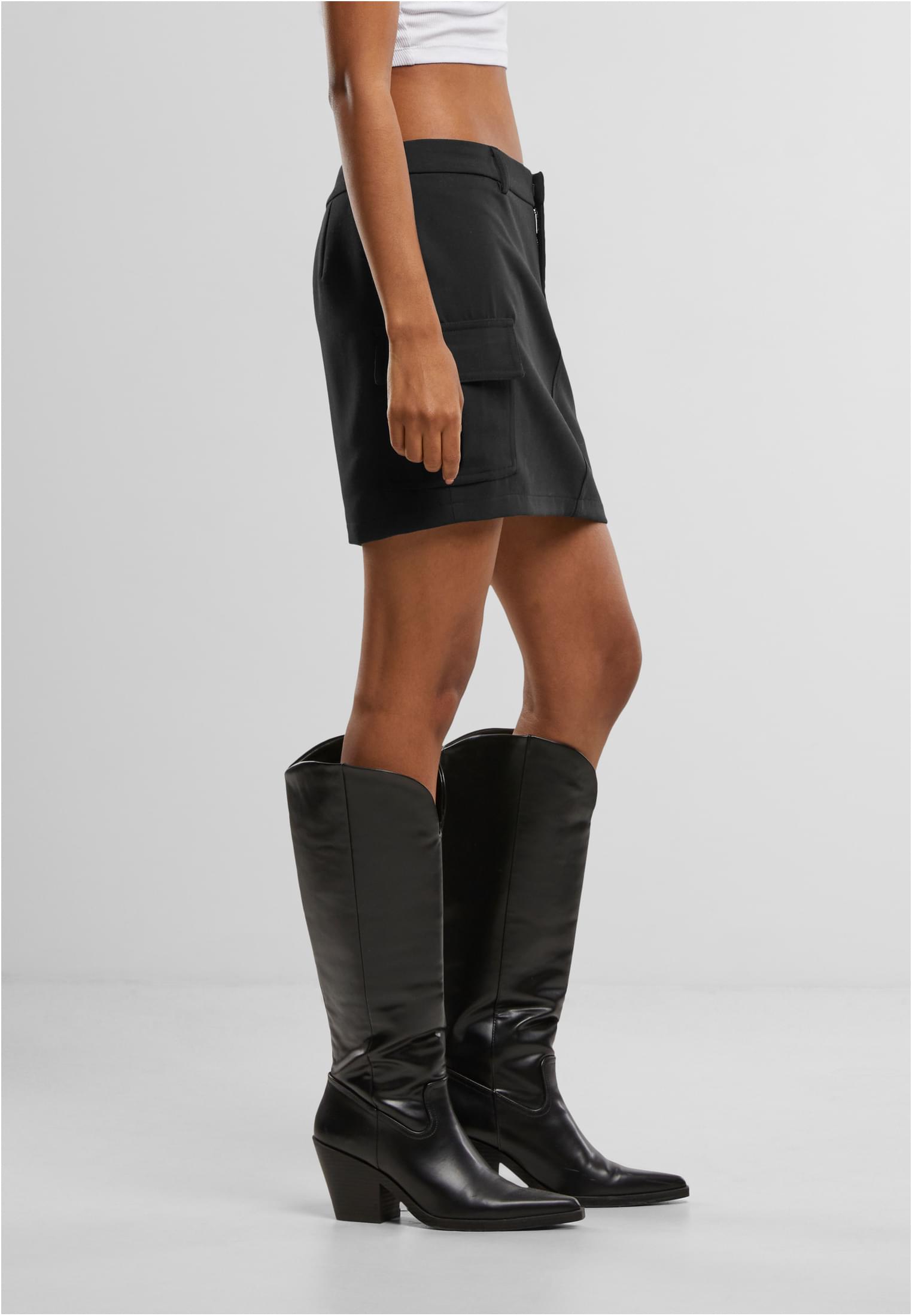 Ladies Short Patched Pocket Skirt | black