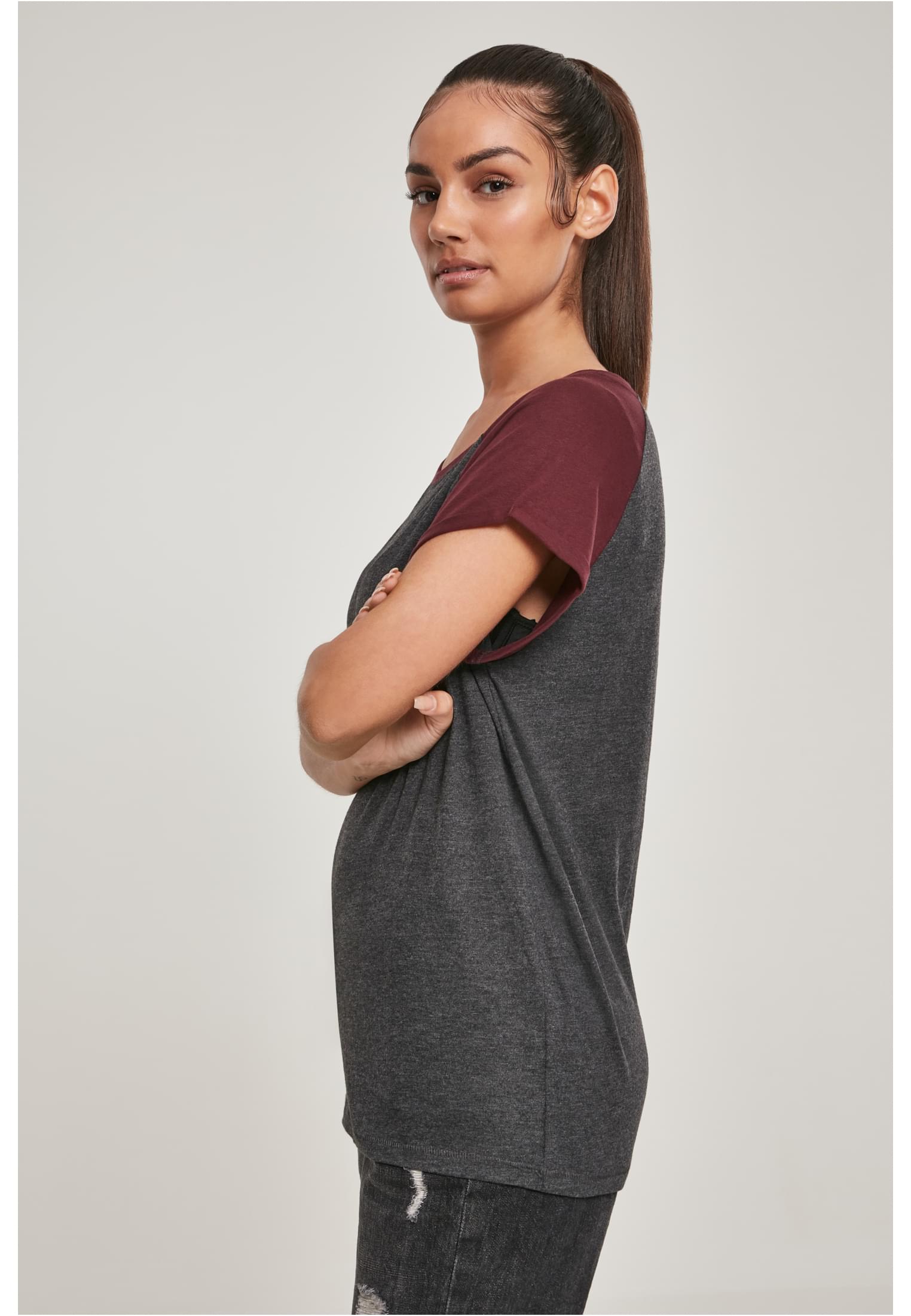 Ladies Contrast Raglan Tee | charcoal/redwine