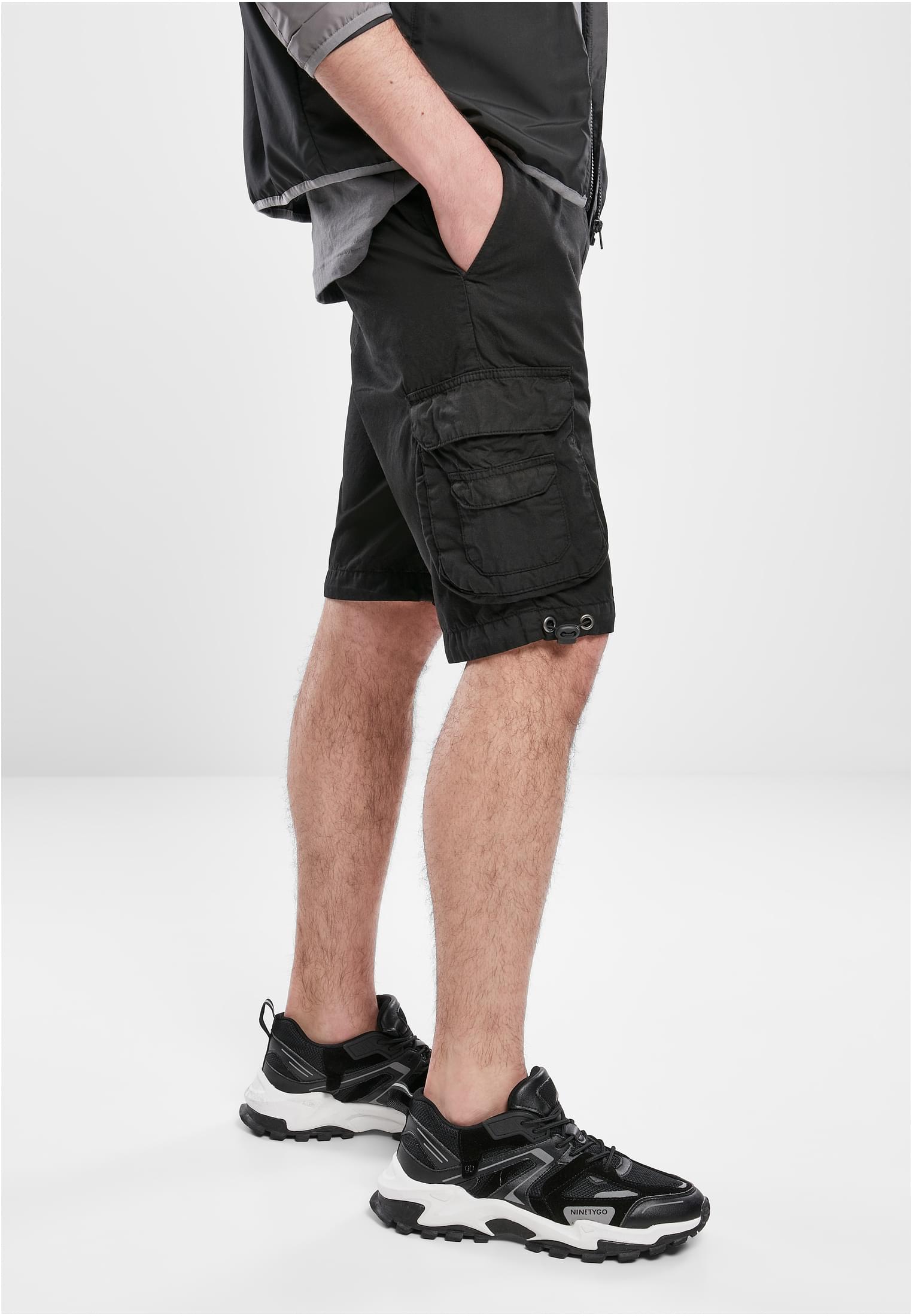 Double Pocket Cargo Shorts | black