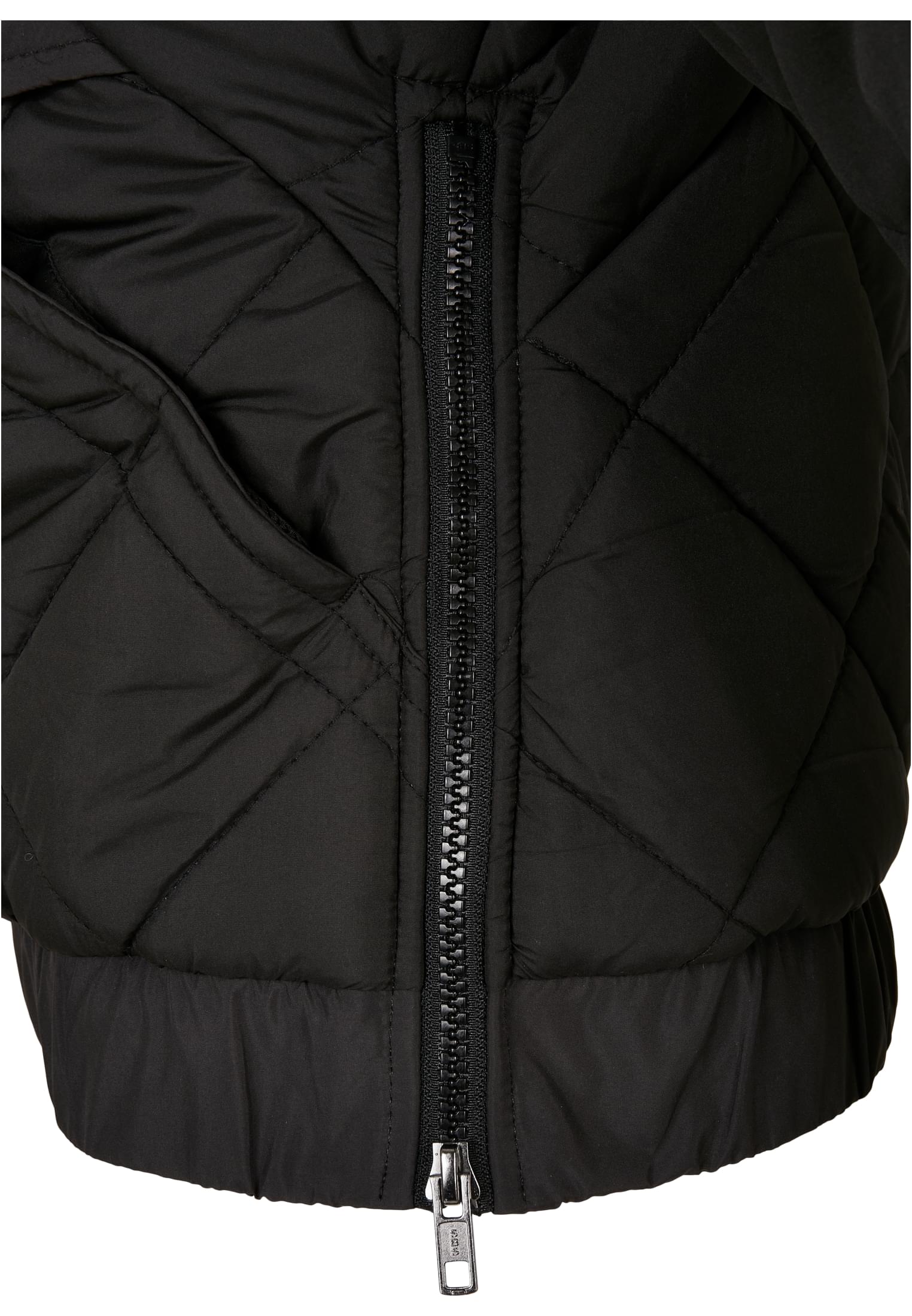 Ladies Oversized Diamond Quilted Pull Over Jacket | black