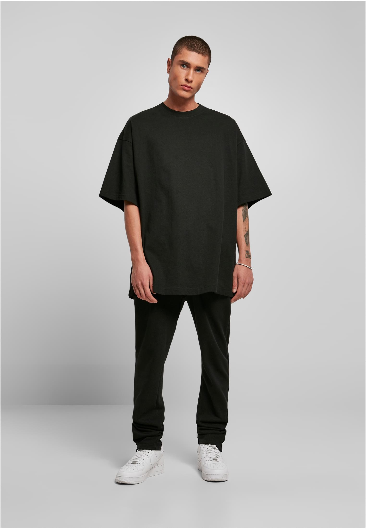 Huge Tee | black