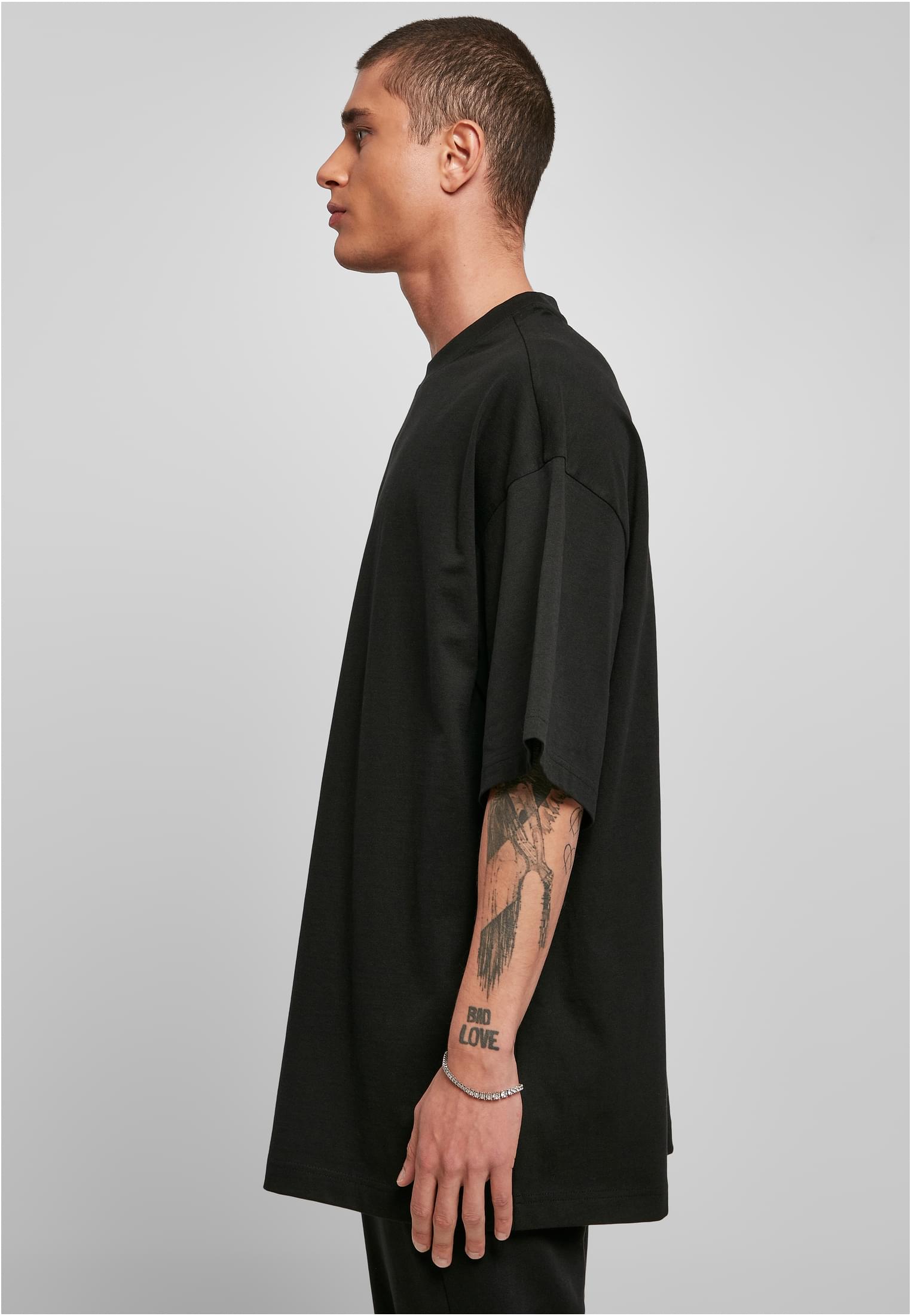 Huge Tee | black