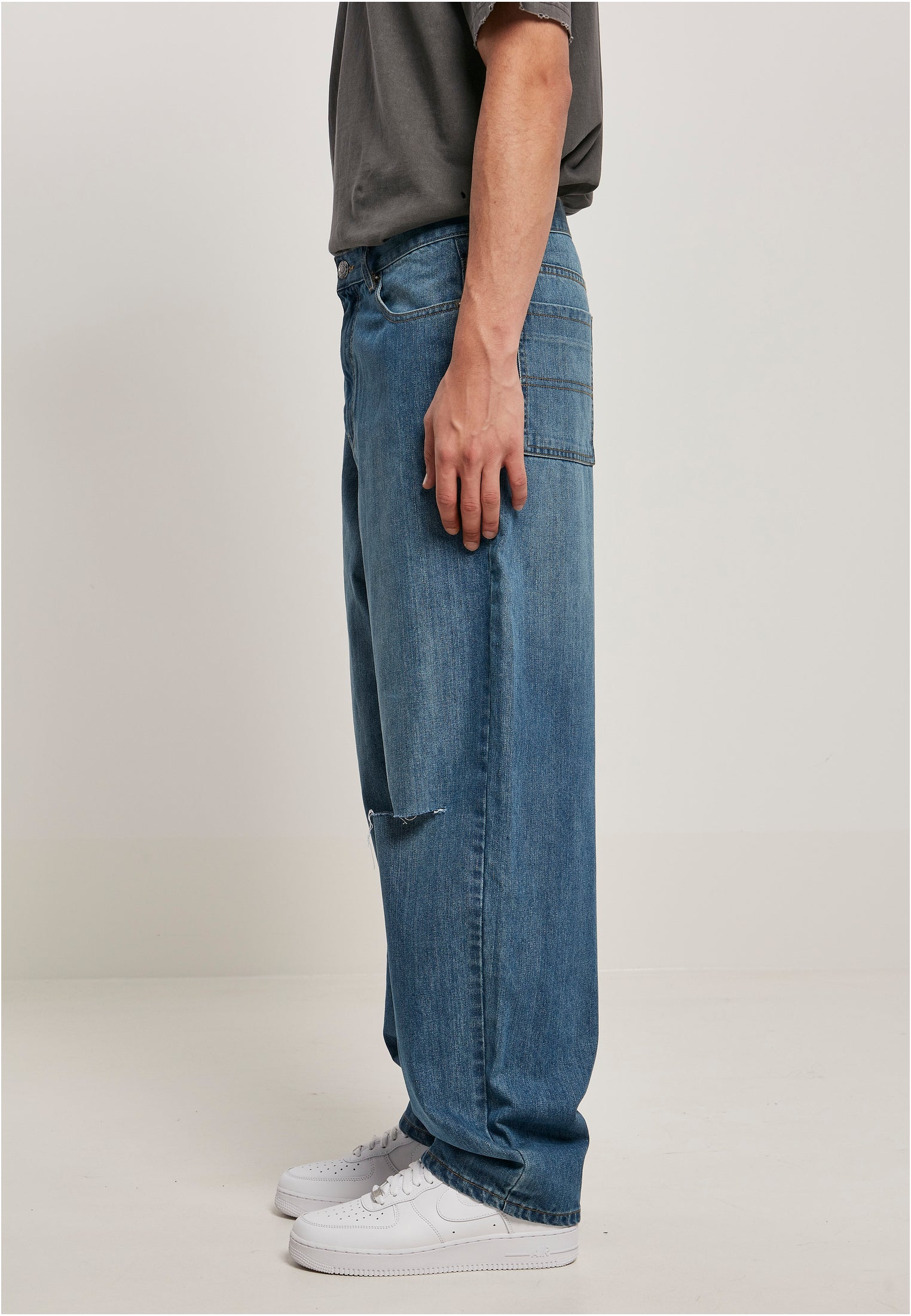 Knee Cut Jeans | middeepblue