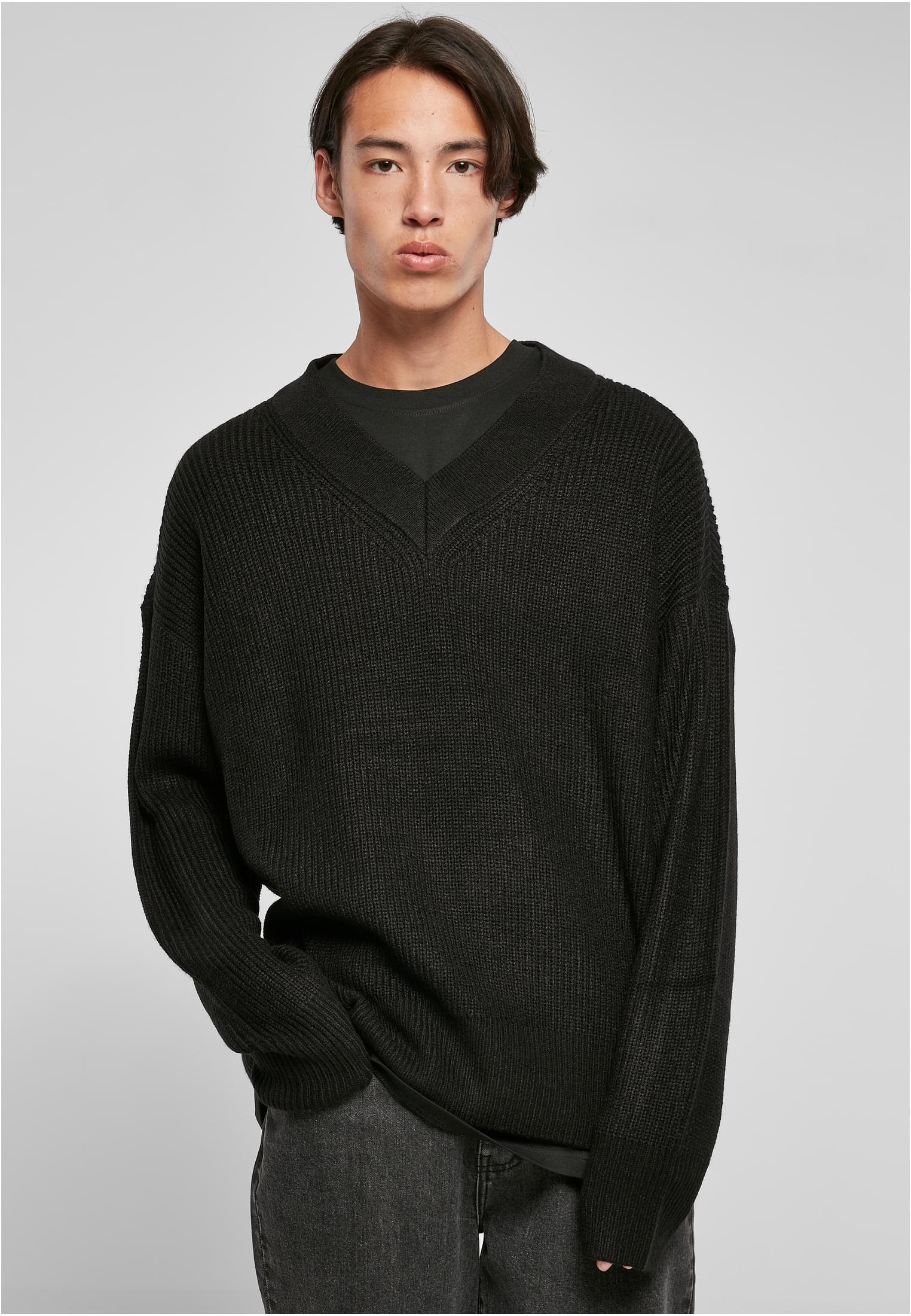 V-Neck Sweater | black