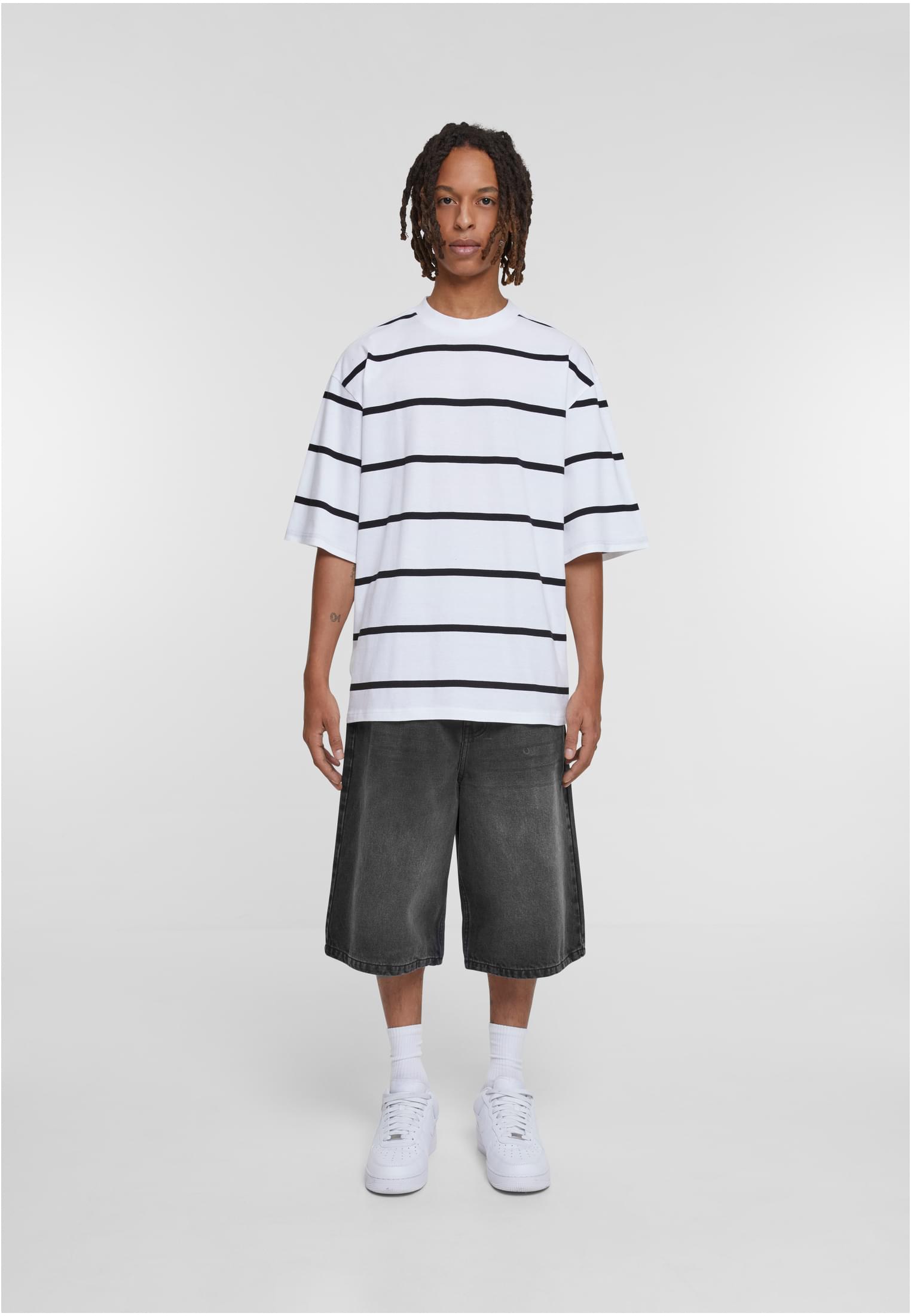 Oversized Sleeve Modern Stripe Tee | white/black