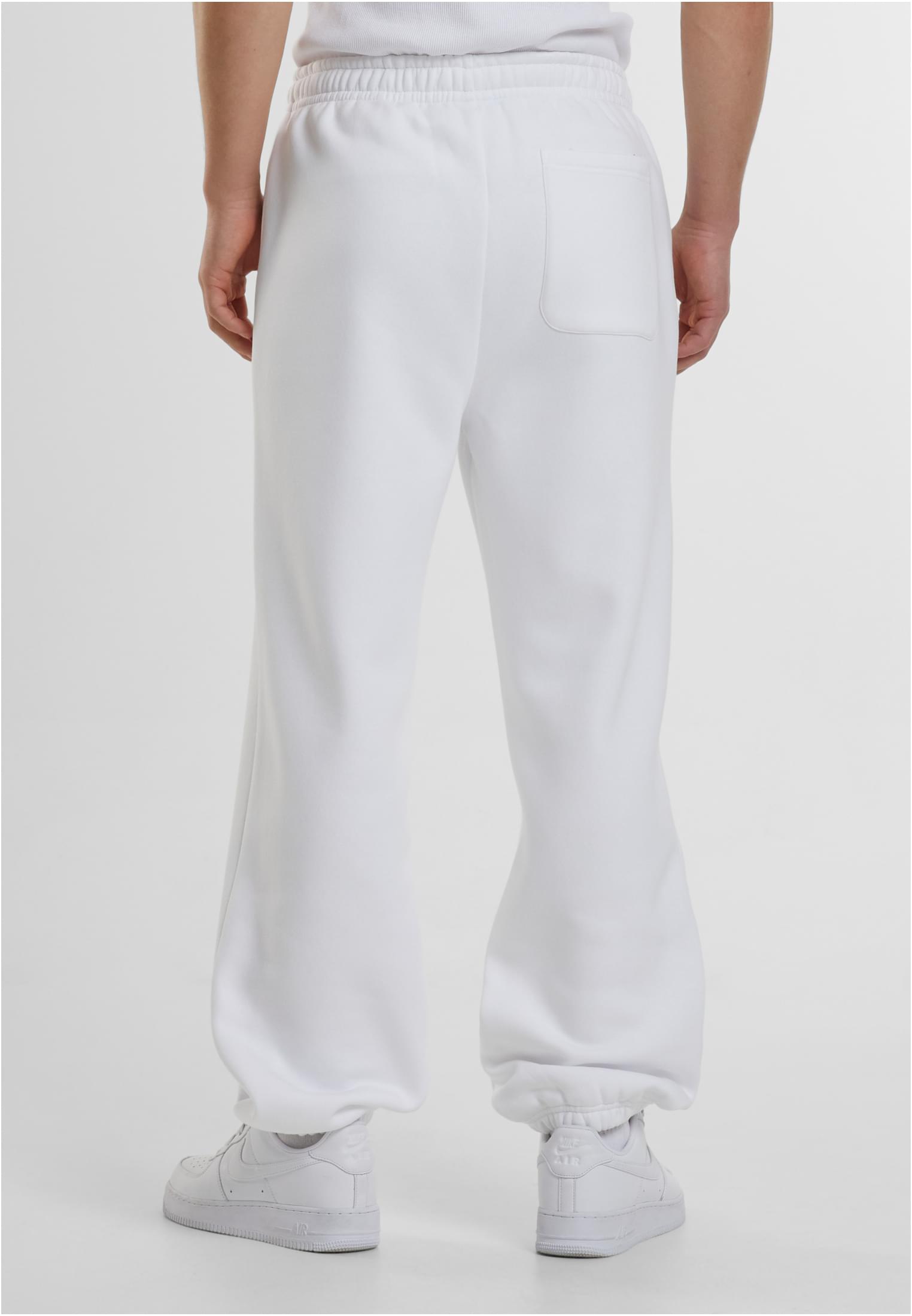 Fluffy Sweatpants | white