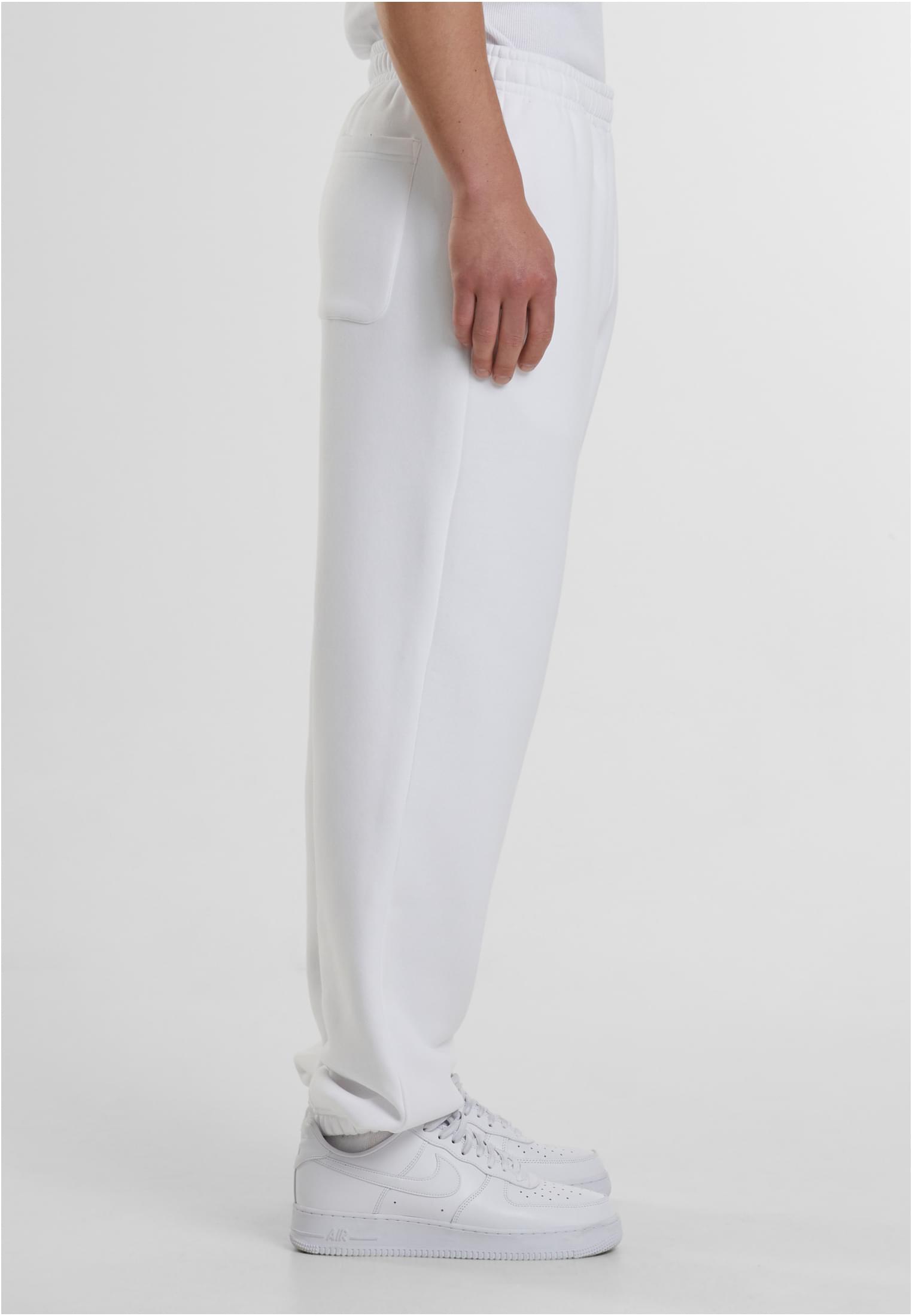 Fluffy Sweatpants | white