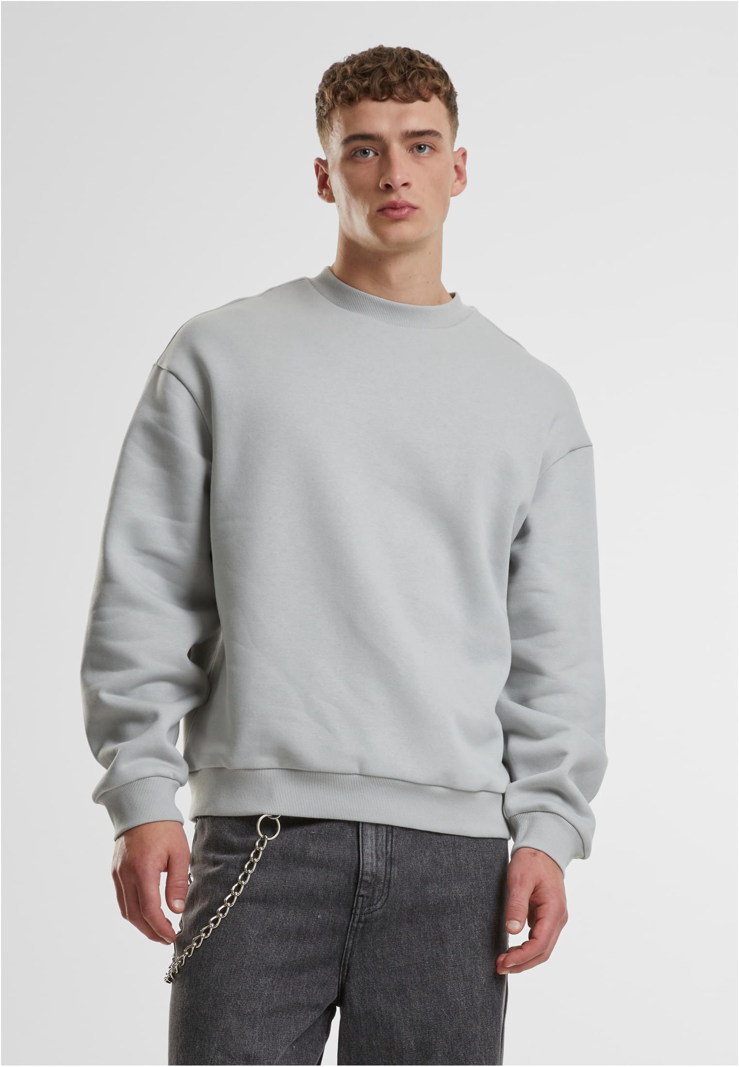 Fluffy Crewneck | lightasphalt