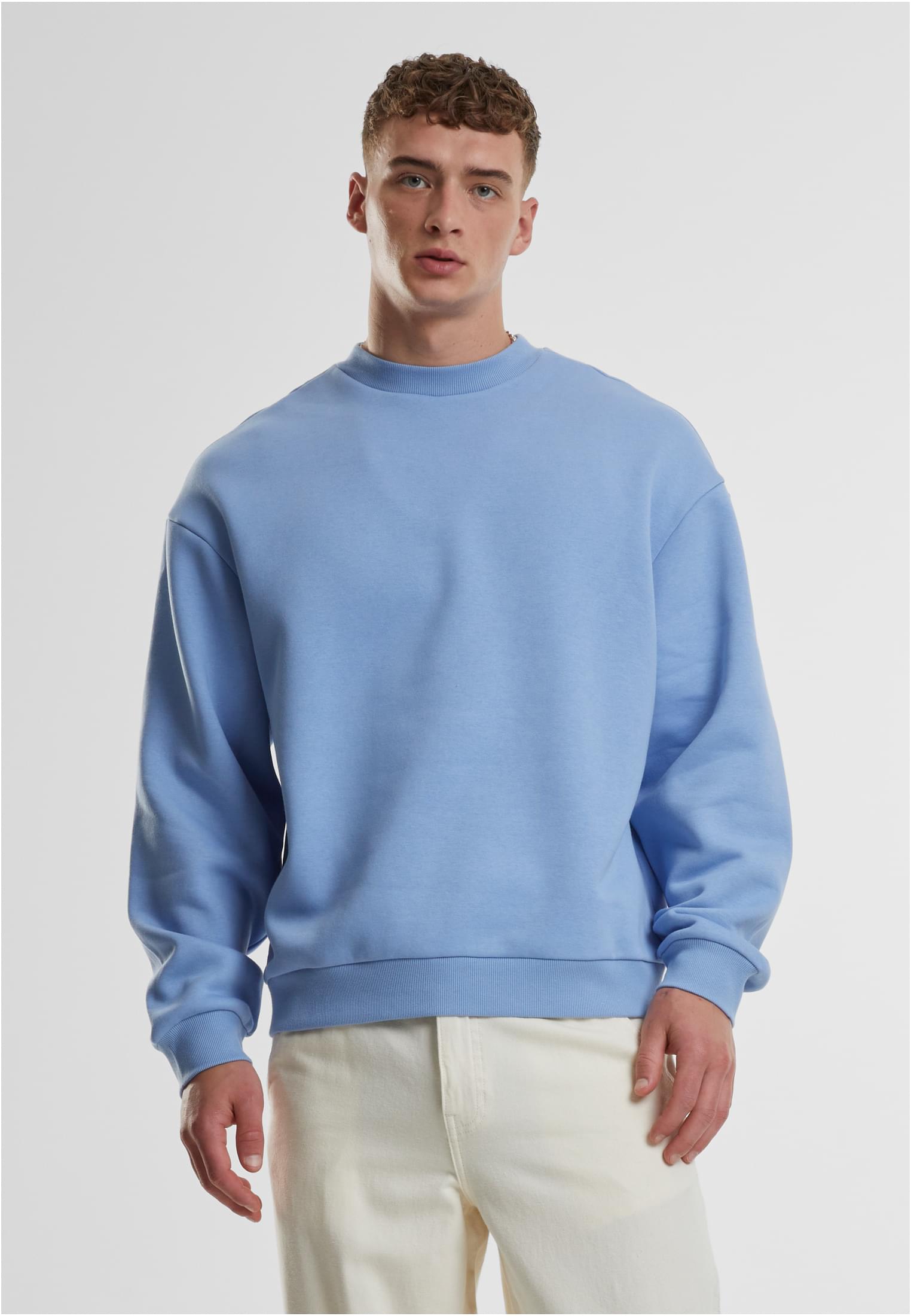 Fluffy Crewneck | powderblue