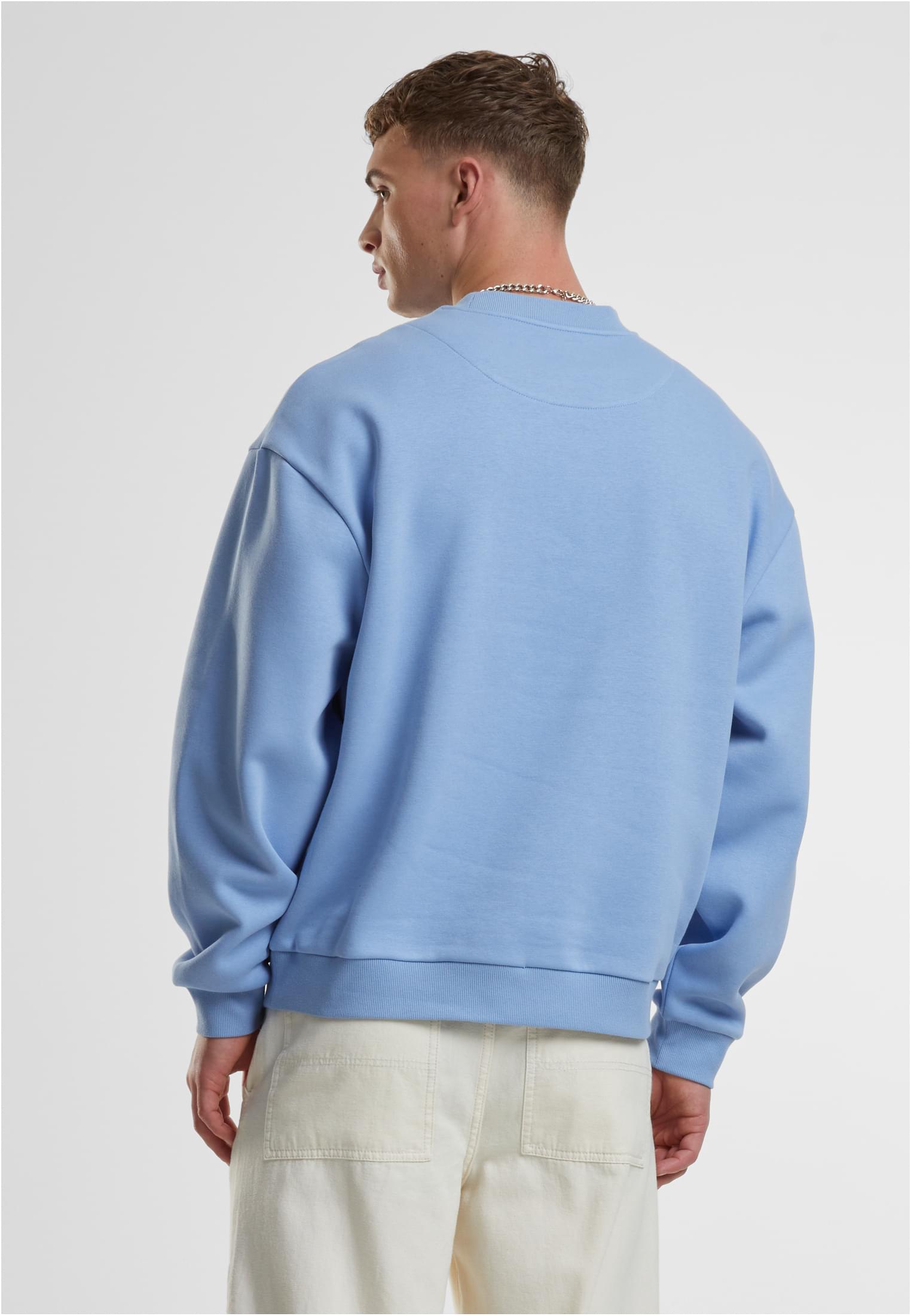 Fluffy Crewneck | powderblue