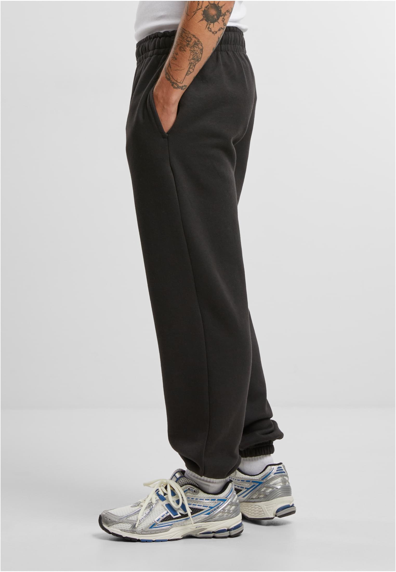 Basic Essential Sweatpants | black