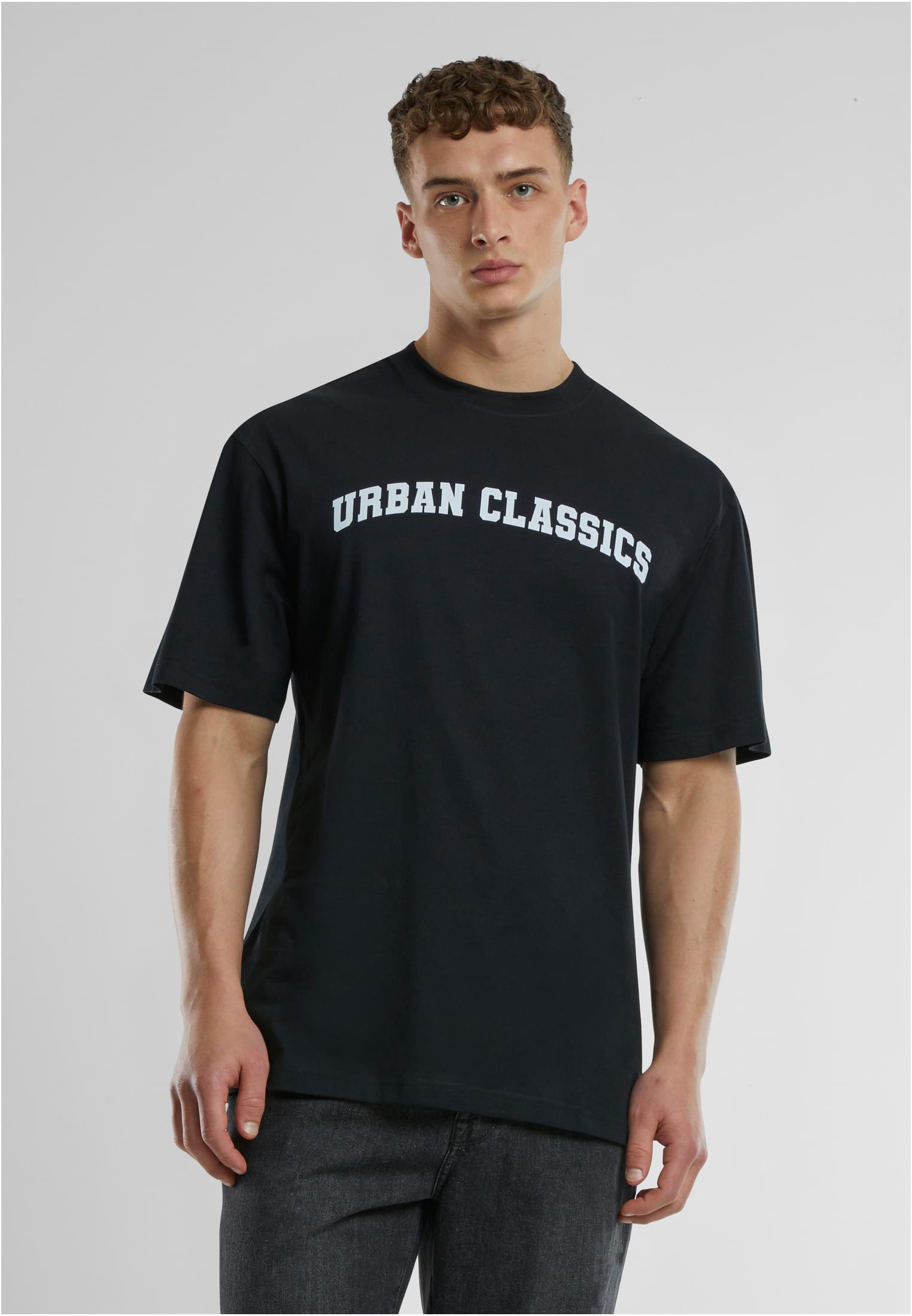 UC College Logo Tall Tee | black