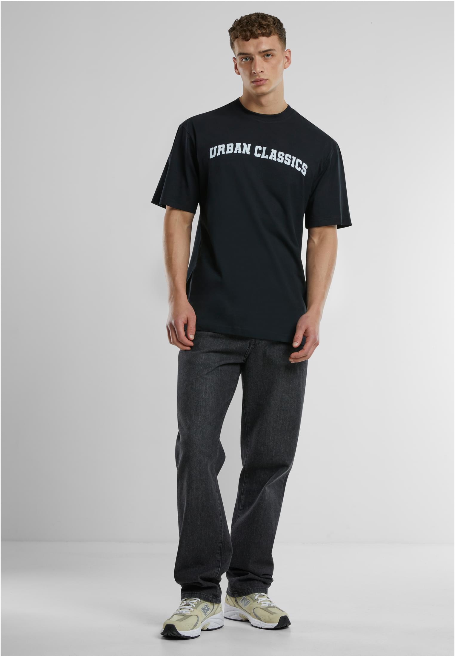 UC College Logo Tall Tee | black